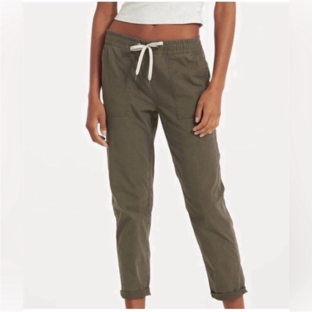 Vuori Ripstop Women's Pants in Army Green